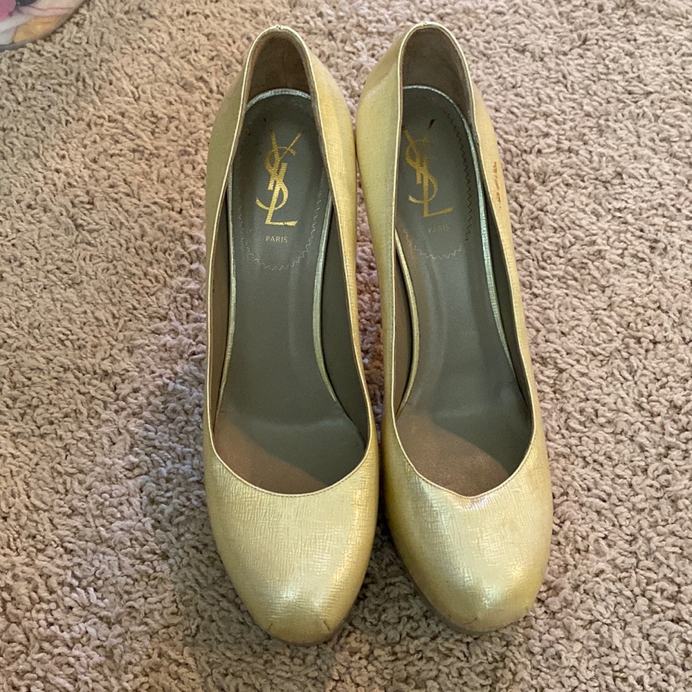 woman’s shoes